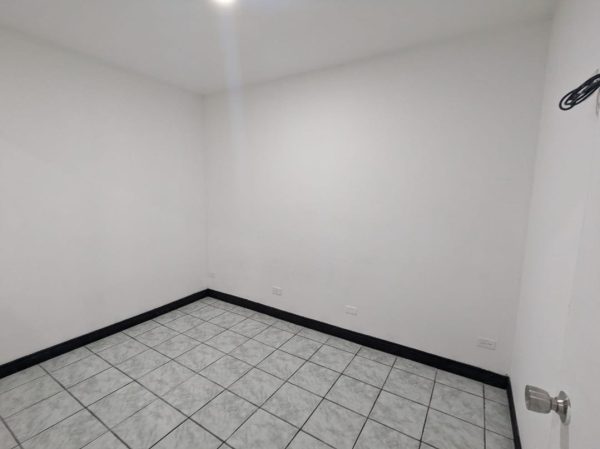 Se alquila apartamento en Guadalupe, cerca Novacentro - Image 2